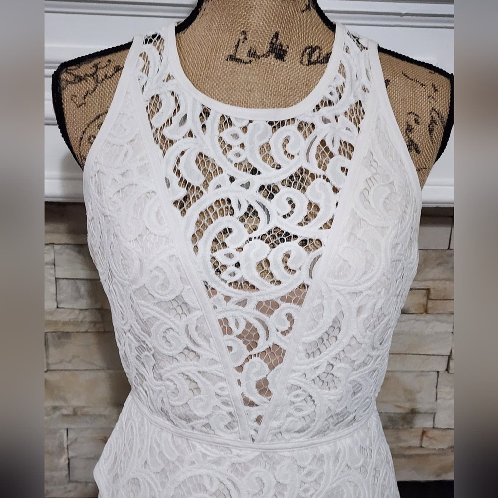 BCBGMAXAZRIA Ivory Sleeveless lace overlay sheer back‎ mini party dress size 8 - Picture 4 of 9